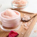 Vì sao nên tẩy tế bào chết cho lông mày?